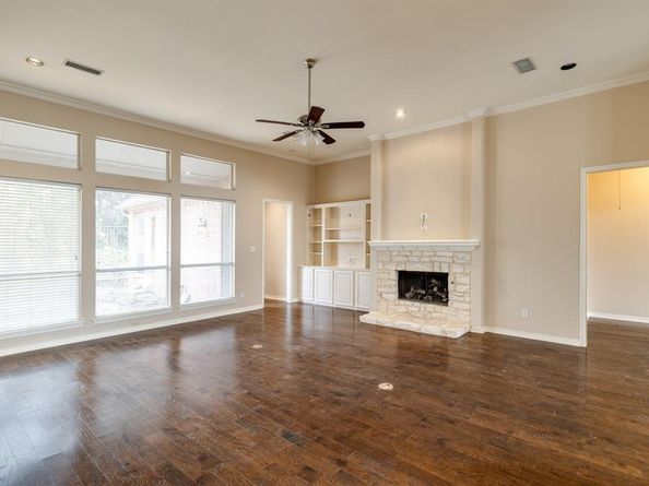 2817  Newburyport Avenue , Garland Texas 75044