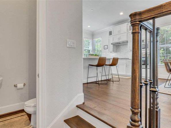 7333  Valley View Lane  501, Dallas Texas 75240