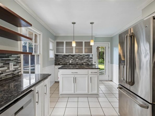 703 S Weatherred Drive , Richardson Texas 75080
