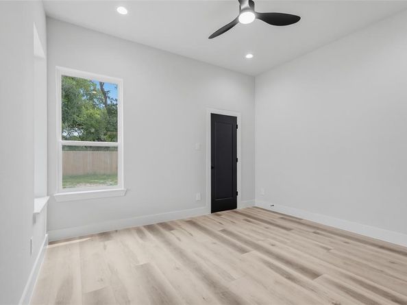 3914  Harlingen Street , Dallas Texas 75212