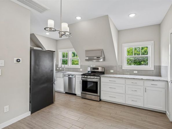 801 W Morphy Street , Fort Worth Texas 76104