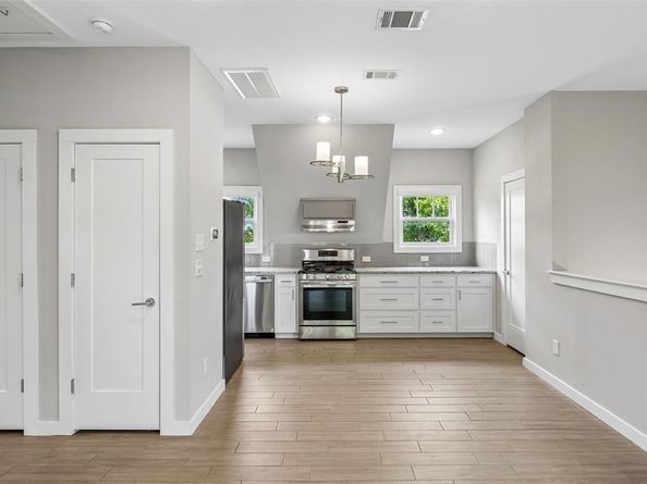 801 W Morphy Street , Fort Worth Texas 76104