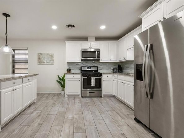 1710  Western Park Drive , Dallas Texas 75211