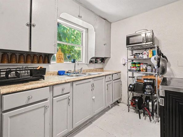 1001  Hillburn Drive , Dallas Texas 75217