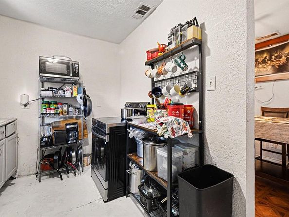 1001  Hillburn Drive , Dallas Texas 75217