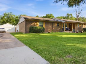 1609  Comanche Trail , Garland Texas 75043