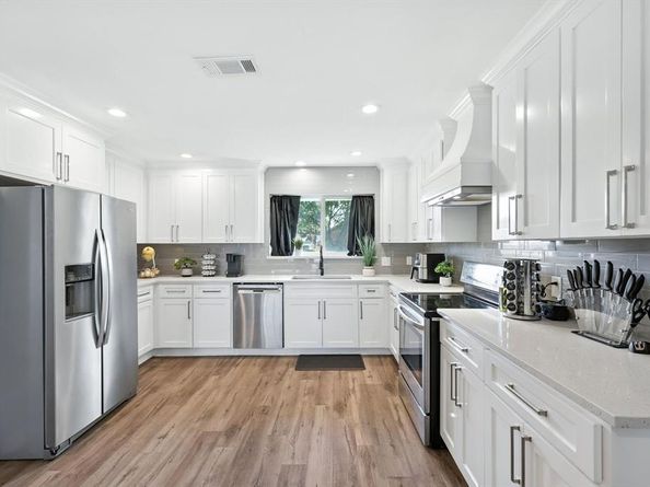 2013 W Shore Drive , Garland Texas 75043