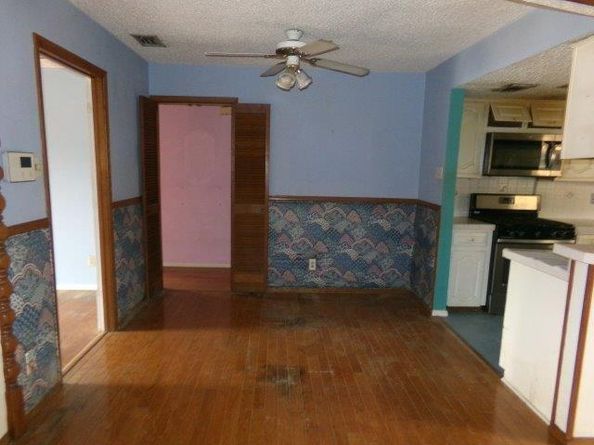 1421  Guildford Street , Garland Texas 75044