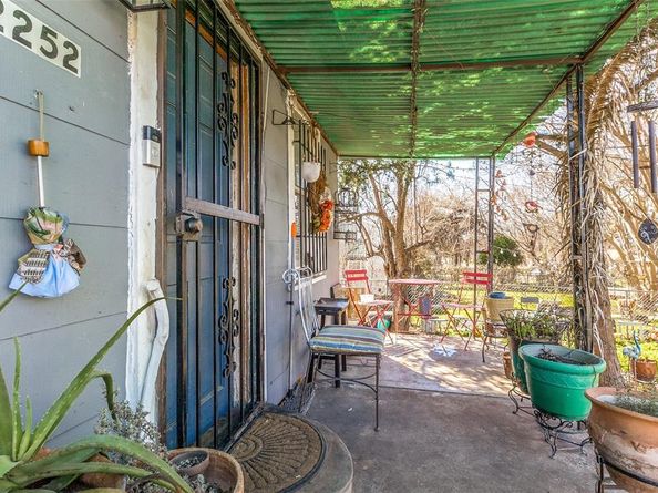 2252  Mail Avenue , Dallas Texas 75235