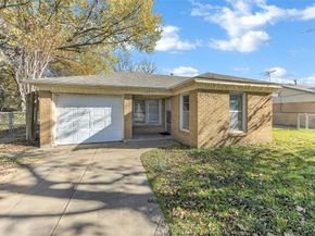 908  Yale Street , River Oaks Texas 76114