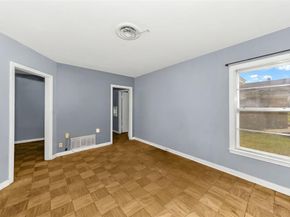 908  Yale Street , River Oaks Texas 76114