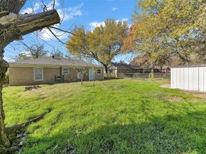 908  Yale Street , River Oaks Texas 76114