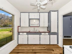 908  Yale Street , River Oaks Texas 76114