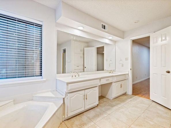 212  Magic Lane , Sunnyvale Texas 75182