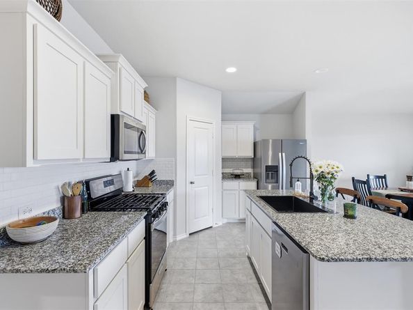 613  Whitecomb Lane , Justin Texas 76247