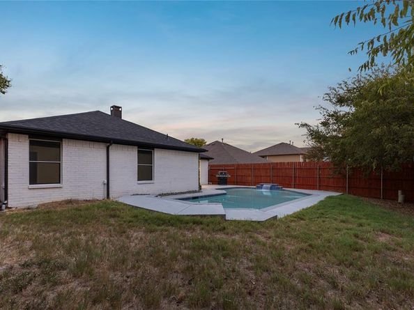 7018  Lake Jackson Drive , Arlington Texas 76002