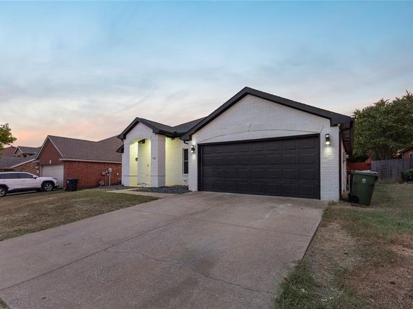 7018  Lake Jackson Drive , Arlington Texas 76002