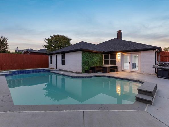 7018  Lake Jackson Drive , Arlington Texas 76002