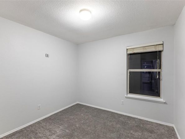 7018  Lake Jackson Drive , Arlington Texas 76002