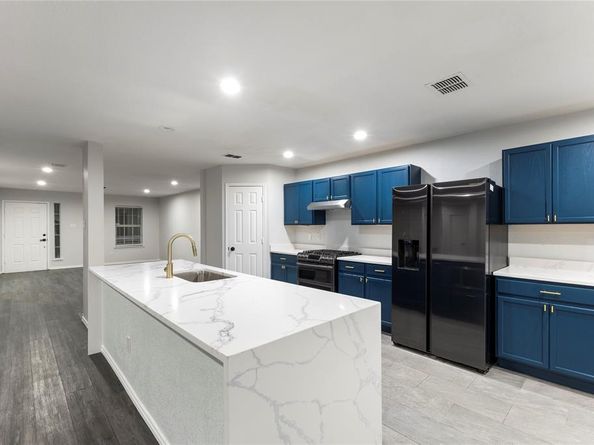 7018  Lake Jackson Drive , Arlington Texas 76002