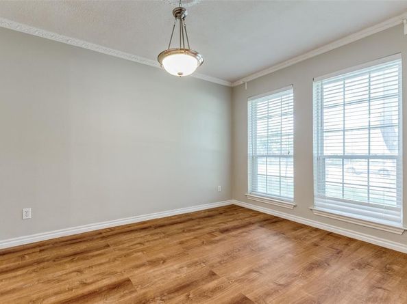 3719  Weeburn Drive , Dallas Texas 75229