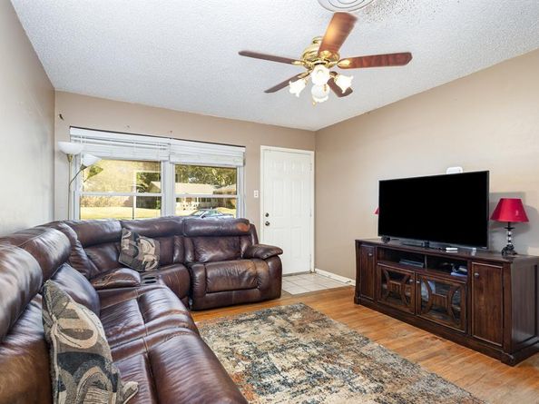 808  Ravenwood Drive , Arlington Texas 76013