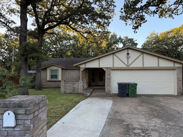 5512  Cactus Court , Arlington Texas 76017