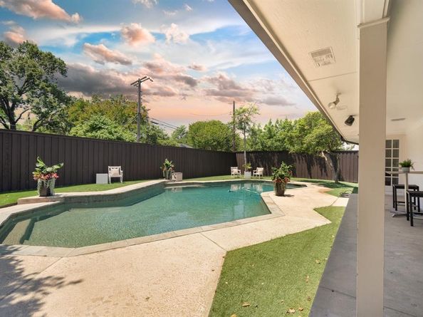 4336  Irvin Simmons Drive , Dallas Texas 75229