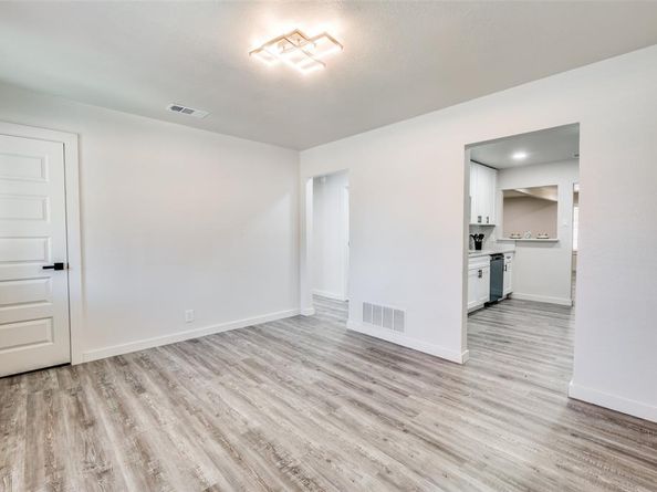 733 SE 3rd Street , Grand Prairie Texas 75051