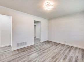 733 SE 3rd Street , Grand Prairie Texas 75051