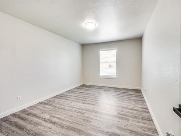 733 SE 3rd Street , Grand Prairie Texas 75051