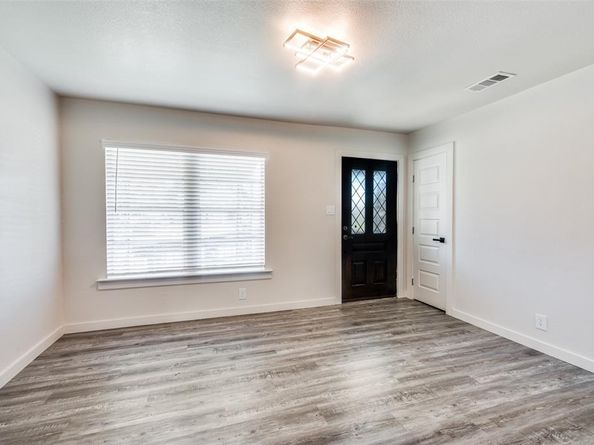 733 SE 3rd Street , Grand Prairie Texas 75051