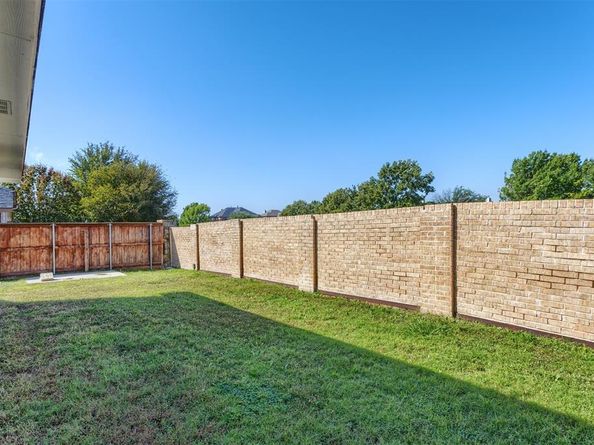 304  Hummingbird  , Little Elm Texas 75068