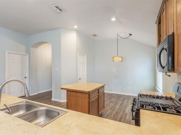 304  Hummingbird  , Little Elm Texas 75068