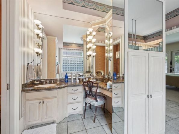 6707  Meadow Road , Dallas Texas 75230