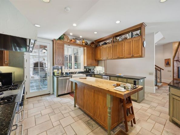 6707  Meadow Road , Dallas Texas 75230