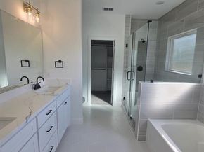 1404  Strickland Street , Dallas Texas 75216