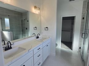 1404  Strickland Street , Dallas Texas 75216