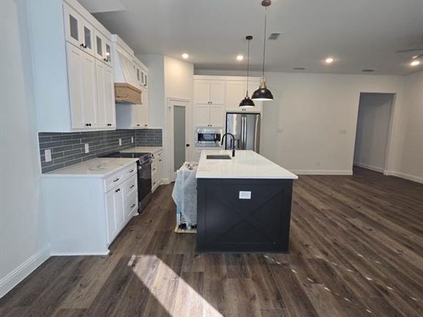 1404  Strickland Street , Dallas Texas 75216