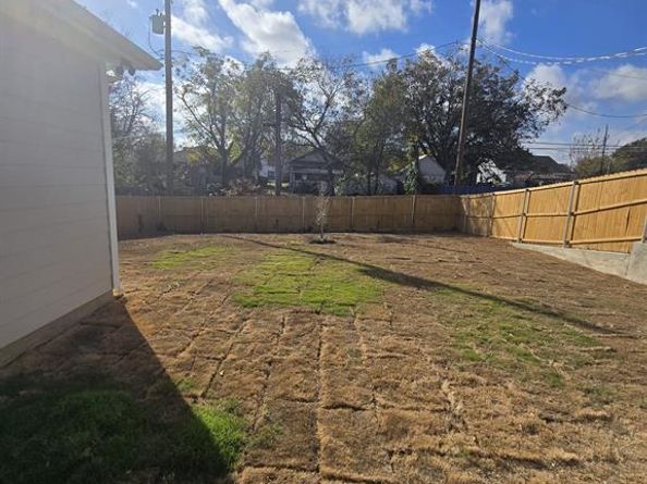 1404  Strickland Street , Dallas Texas 75216