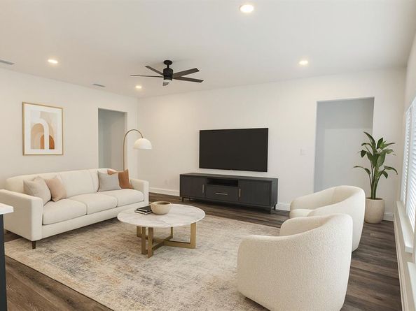 1404  Strickland Street , Dallas Texas 75216