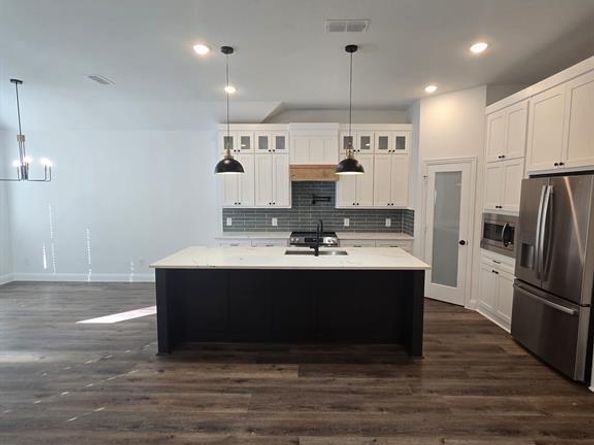 1404  Strickland Street , Dallas Texas 75216