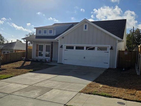 1404  Strickland Street , Dallas Texas 75216