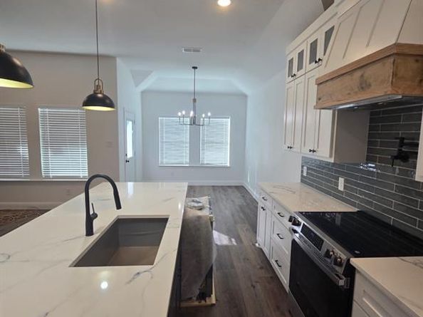 1404  Strickland Street , Dallas Texas 75216