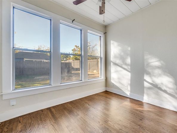 419 N Frances Street , Dallas Texas 75211