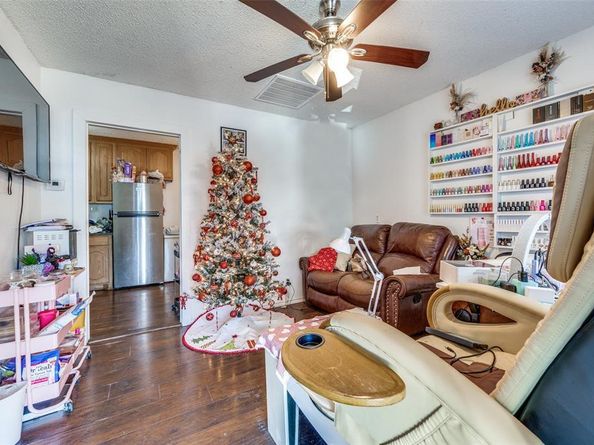 419 N Frances Street , Dallas Texas 75211