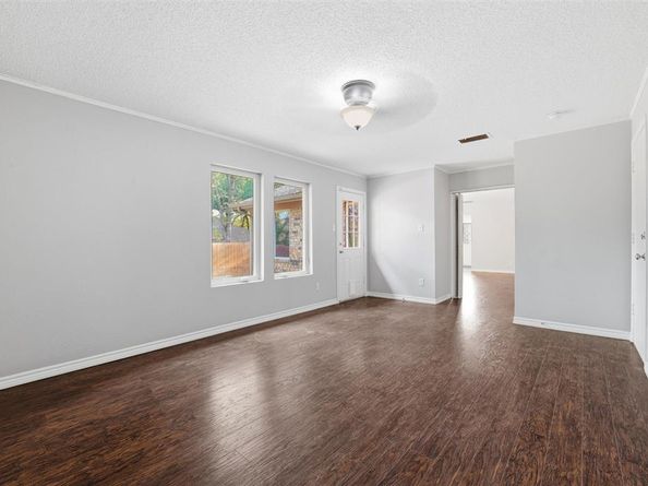 425  Country View Lane , Garland Texas 75043