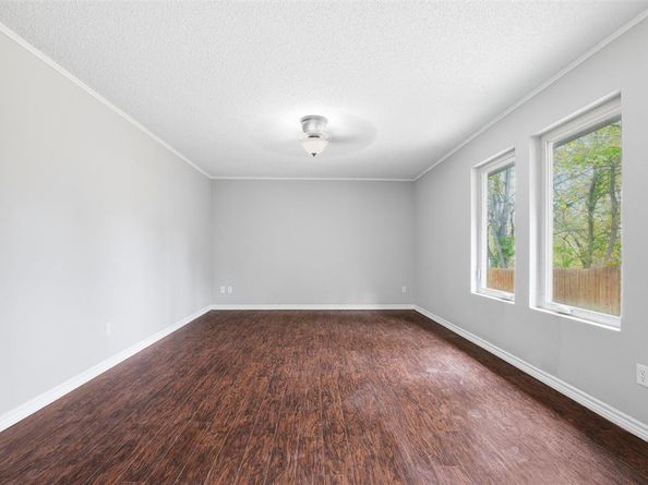 425  Country View Lane , Garland Texas 75043