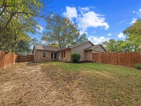 425  Country View Lane , Garland Texas 75043