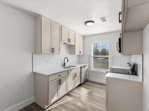 2933  Lucinda Lane , Fort Worth Texas 76119